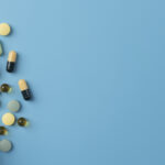 minimalistic-science-banner-with-pills